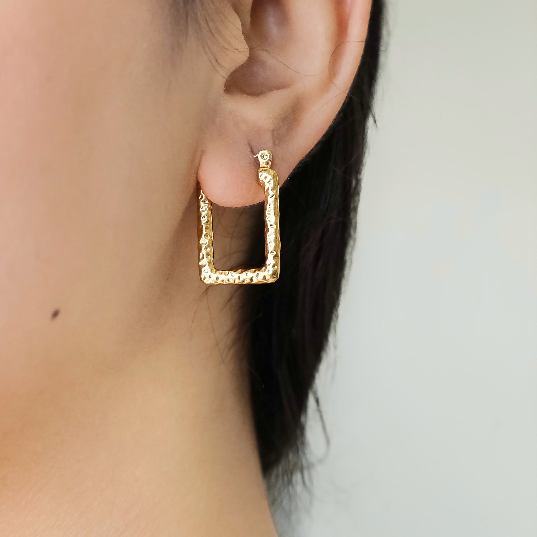 Salve Squared Dainty Hoops