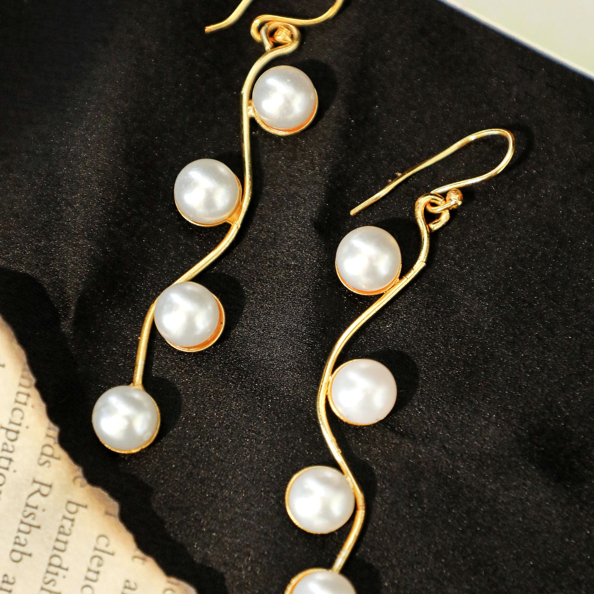 Wavy Pearl Drops